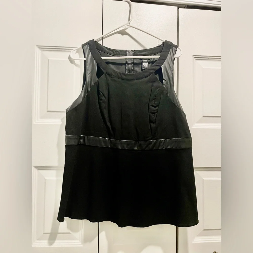 Torrid Peplum Blouse Pleather & Cut Out Details Size 1 - 2014 Holiday - BNWT - Picture 1 of 9